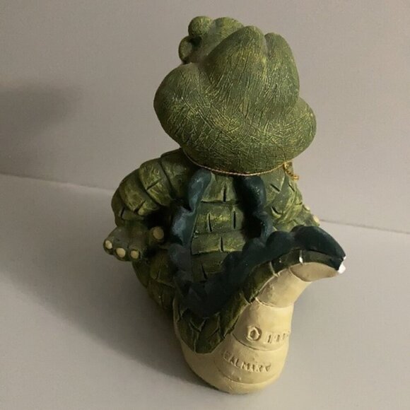 COLLECTIBLE Features Crocodile Figurine​​​​ AB - Picture 4 of 10